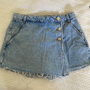 Zara denim skort with buttons.